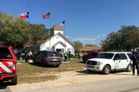 テキサス銃乱射事件に便乗する「陰謀論」　右派はトーク画面偽造