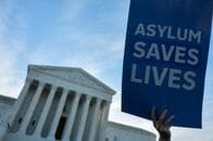 米最高裁、トランプ氏に有利な判断　亡命制限や移民保護資格取消で