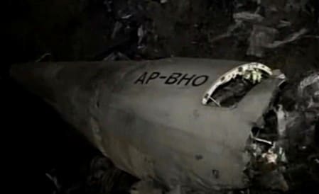 　１２月７日、パキスタン北西部カイバル・パクトゥンクワ州で７日、４７人が乗ったパキスタン航空（ＰＩＡ）のＰＫ６６１便が墜落した。写真はビデオから。（２０１６年　ロイター／Edgar Su）