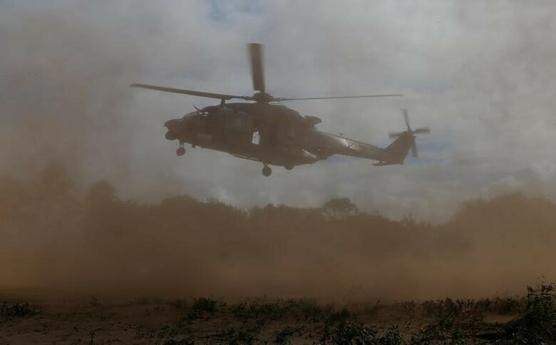 ７月６日、ニュージーランド（ＮＺ）政府が公表した防衛に関する報告書で、南太平洋地域における中国の影響力拡大が地域の安定を脅かす可能性があると警告した。写真は米豪と訓練するニュージーランド軍のＭＲＨ-９０ヘリコプター。昨年７月にオーストラリア北東部で撮影（２０１８年　ロイター／Jason Reed）