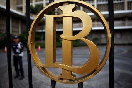 　３月２５日、インドネシアの中央銀行は通貨ルピアを防衛するため、外国為替市場に介入した。写真は同行のロゴ。２０１６年５月、ジャカルタの本部で撮影（２０２５年　ロイター/Darren Whiteside）