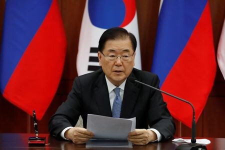 韓国政府は鄭義溶外相が４月２日から中国を訪問し、３日に王毅国務委員兼外相と会談すると発表した。鄭義溶外相、２５日の代表撮影。（２０２１年　ロイター）