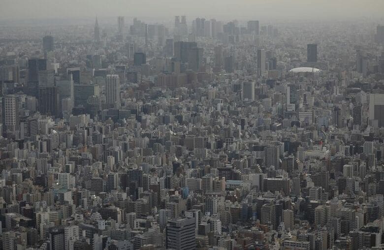 写真は2019年6月、東京スカイツリーの展望台から撮影。  REUTERS/Issei Kato