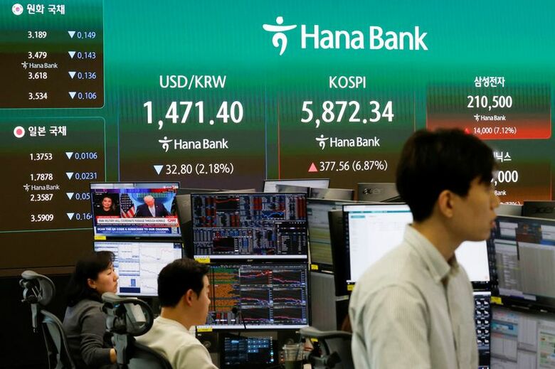 韓国ソウルにある銀行のトレーディングルームで、2026年4月撮影。REUTERS/Kim Soo-hyeon