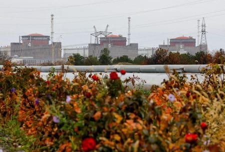 ロシア外務省は８日、ウクライナ南部のザポロジエ原子力発電所周辺に安全地帯を設ける主な目的は同原発への「ウクライナによる砲撃を止める」ことだと発表した。１１月２４日撮影（２０２２年　ロイター/Alexander Ermochenko/File Photo）