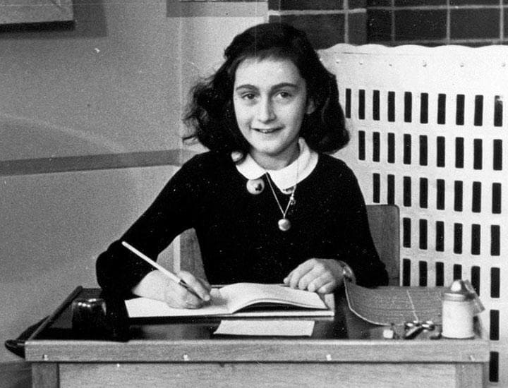 アンネ・フランクは、15歳のときナチスのベルゲン・ベルゼン強制収容所で命を落とした　PUBLIC DOMAIN