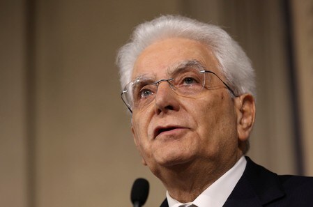 　５月２８日、イタリア極右政党「同盟」のサルビーニ書記長は、大統領弾劾の可能性について言及を避け、大衆迎合主義（ポピュリズム）政党「五つ星運動」とともに選挙法の改正に取り組みたい意向を示した。写真は記者会見を行うマッタレッラ大統領。ローマで２７日撮影（２０１８年　ロイター／ALESSANDRO BIANCHI）