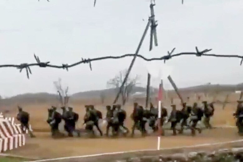 ネット上に出回った、ロシアで訓練を行う北朝鮮兵とされる画像　EYEPRESS IMAGESｰREUTERS