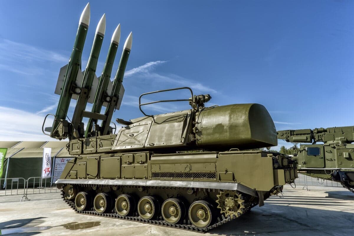 ロシア「BUK-M1」が1発も撃てずに吹き飛ぶ瞬間ミサイル発射寸前の