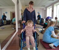 子供たちの顔に「笑顔」が...医療ひっ迫するウクライナに「日本の車いす」を贈るプロジェクト