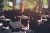 日本の中学生の大学院志望率は、たったの3％