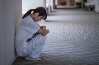 うつ病リスクが高い4つの仕事――性格ではなく「環境」が原因だった