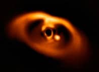 誕生間もない惑星の姿を鮮明に捉えた画期的映像が公開された