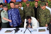 ドゥテルテ比大統領就任１年で最大の試練、 ISとの戦闘に健康不安説も