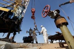 原油7％急騰、ブレント90ドル台回復　中東空爆再燃で
