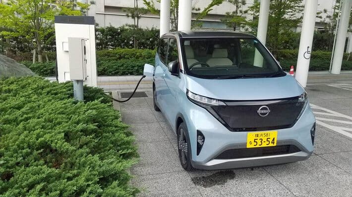 藤沢市役所で充電中のサクラ