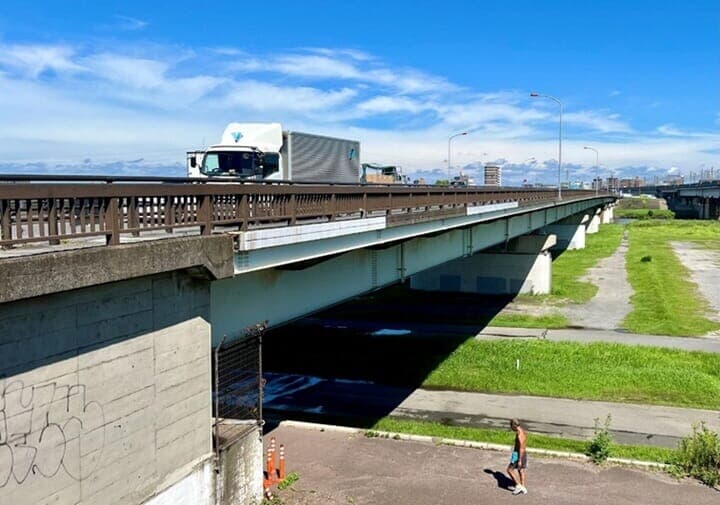荒川河川敷のホームレス