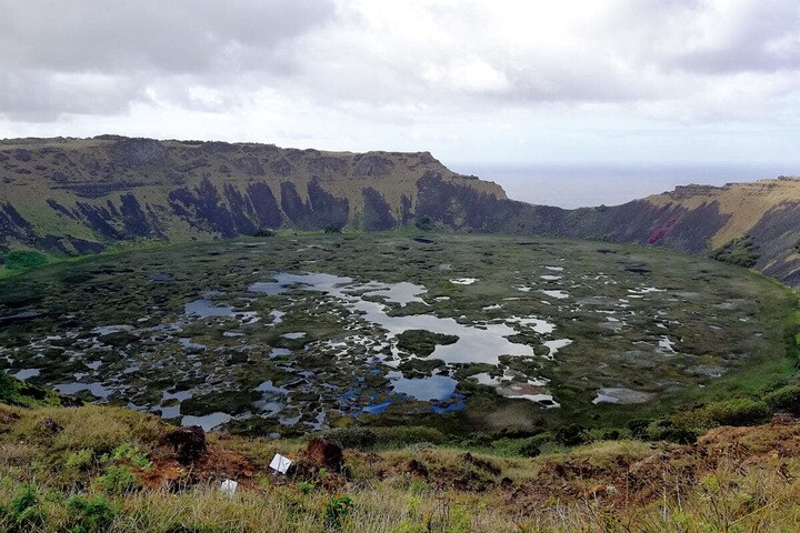 イースター島南西部の火山クレーター
