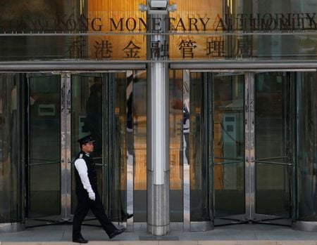 　１１月３日、香港金融管理局（ＨＫＭＡ、中央銀行に相当）は、米連邦準備理事会（ＦＲＢ）の利上げに追随し、政策金利である基準金利を７５ベーシスポイント（ｂｐ）引き上げ４．２５％とした。２０１５年１１月撮影（２０２２年　ロイター／Bobby Yip）