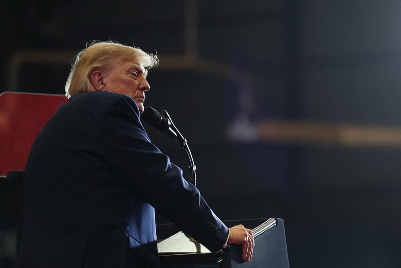 米サウスカロライナ州ペンドルトンで、共和党の上院議員候補の応援演説をするトランプ大統領　REUTERS/Umit Bektas