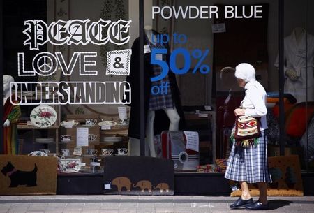 　１０月２日、豪連邦統計局が発表した８月の小売売上高は、季節調整済みで前月比０．４％増だった。写真はシドニー市内の小売店舗、２０１４年９月撮影（２０１５年　ロイター/David Gray）
