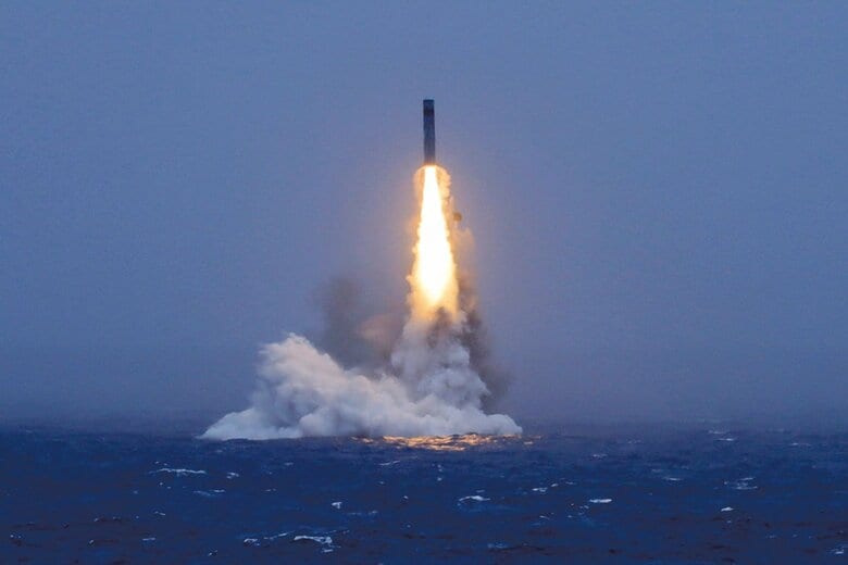 7月6日の中国海軍によるSLBM発射実験　XINHUA/AFLO