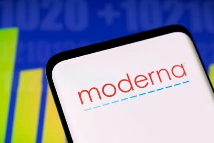 米バイオ企業モデルナは１８日、世界と日本における「事業環境の変化」を理由に、日本でｍＲＮＡ（メッセンジャーＲＮＡ）由来製品を生産する工場の建設計画を進めない方針を示した。（２０２５年　ロイター/Dado Ruvic/Illustration/File Photo）