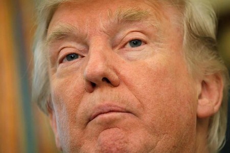 　７月２４日、トランプ米大統領（写真）は上院共和党議員に対し、医療保険制度改革（オバマケア）改廃法案の審議を今週開始するよう要請し、「正しい行動を取る」よう訴えた。ホワイトハウスで２１日撮影（２０１７年　ロイター/Carlos Barria）