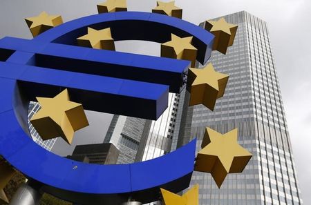 　６月１８日、欧州中央銀行（ＥＣＢ）は月報を公表し、ユーロ圏経済の回復は続くが、潜在成長率が上向く見込みはなお低い、との見方を示した。昨年１０月撮影（２０１５年　ロイター/Ralph Orlowski）