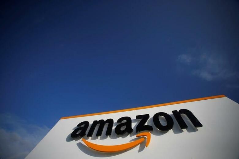 11月8日に判明したシアトル市議会選挙の結果によると、米アマゾン・ドット・コムは、本社を置くワシントン州シアトル市が5日に実施した議会選挙で、企業寄りとみられる候補を推すために政治団体に過去最高額を献金したが、支援した候補の大半が落選となり、巨額献金戦略が裏目に出た格好となった。写真は同社のロゴマーク。5日撮影（2019年　ロイター/Pascal Rossignol）