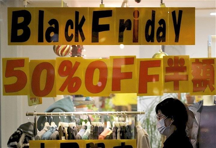 東京都は29日、都内で新たに新型コロナウイルス陽性者が確認されたと発表した。写真は都内で。ロイター / Kim Kyung Hoon