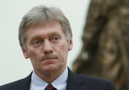 　４月１１日、ロシア大統領府のペスコフ報道官（写真）はシリアについて、関係国すべてが既に不安定化している中東情勢をさらに悪化させるような行動を慎むよう期待していると述べ、自制を呼び掛けた。３月撮影（２０１８年　ロイター/Sergei Karpukhin）