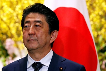 　４月１４日、安倍晋三首相は、米英仏がシリアへの攻撃に踏み切ったことを受け、「化学兵器の拡散と使用は絶対に許さないとの米英仏の決意を日本政府として支持する」と語った。都内で３月、代表撮影（２０１８年　ロイター/Kim Kyung-Hoon）