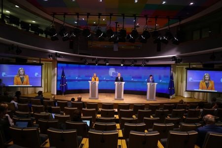 欧州連合のエネルギー相は会合で、天然ガス以外で発電する電力事業者の利益に上限を設けるよう欧州委に提案することで一致した。９日、ブリュッセルで撮影（２０２２年　ロイター/Johanna Geron）
