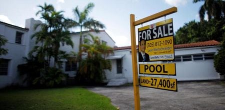 全米リアルター協会（ＮＡＲ）が２８日発表した８月の中古住宅販売仮契約指数は前月比７．１％低下の７１．８と、２０２２年９月以来約１年ぶりの大幅な低下となった。住宅ローン金利の上昇を受けた。（２０２３年　ロイター／Carlos Barria）