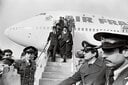 1979年2月、宗教指導者ホメイニが亡命先からイランに帰国　BETTMANN/GETTY IMAGES
