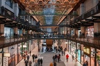 ショッピングモールのデザインが「かつての監獄」と同じ理由