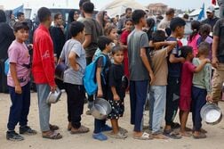 ガザの食糧支援プログラム、資金不足で50万人分削減へ＝ＷＦＰ
