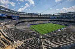W杯スタジアムへのアクセス鉄道、往復98ドルの闇