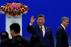 習近平、中国主導の「AI世界ルール」構築へ野心を鮮明に