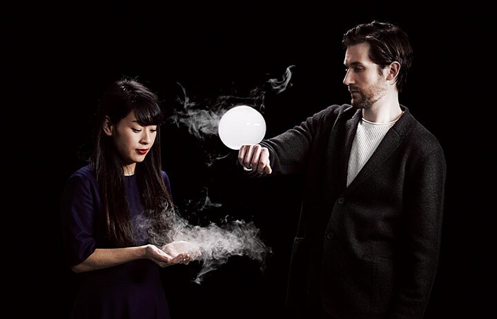 アートで挑戦を続ける村上（写真左）とグローブス　Mark Griffiths for NEWSWEEK