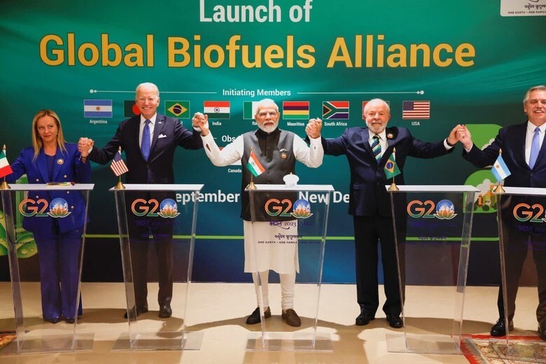 ９月初旬にインドで行われたG20で面会したインドのモディ首相（中央）と、ブラジルのルラ大統領（右隣り）、アメリカのバイデン大統領（左隣り）  EVELYN HOCKSTEIN―REUTERS