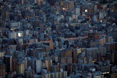 　２月１７日、不動産経済研究所が発表した１月の首都圏新築マンション発売の１戸あたり価格は８３６０万円となり、１９９０年１１月（７４９７万円）を上回り、過去最高を記録した。写真は東京都内で昨年６月撮影（２０２０年　ロイター/Issei Kato）
