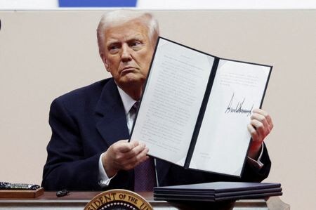 　１月２０日、トランプ米大統領は、バイデン前大統領が署名した人工知能（ＡＩ）リスク低減に向けた２０２３年の大統領令を撤回した（２０２５年　ロイター/Mike Segar）