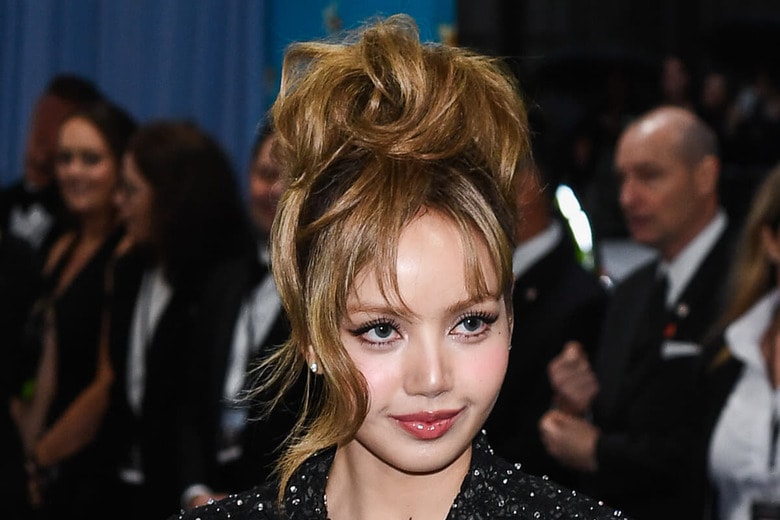 メットガラに初参戦したBLACKPINKリサ（5月5日、ニューヨーク）　Anthony Behar/Sipa USA via Reuters Connect