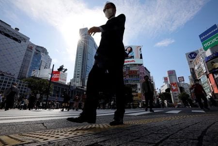 　１１月１０日、内閣府が発表した１０月の景気ウオッチャー調査では、景気の現状判断ＤＩが５４．５で、前月比５．２ポイント上昇し、６カ月連続の上昇となった。写真は都内で１０月撮影（２０２０年　ロイター／Issei Kato）