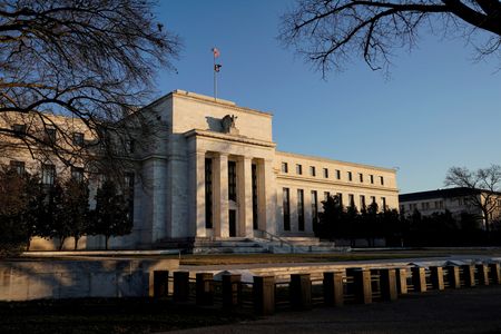 米連邦準備理事会（ＦＲＢ）は１４─１５日に開いた連邦公開市場委員会（ＦＯＭＣ）で、フェデラルファンド（ＦＦ）金利の誘導目標を７５ベーシスポイント（ｂｐ）引き上げ、１．５０─１．７５％とした。写真はＦＲＢ本部。１月２６日、ワシントンで撮影（２０２２年　ロイター/Joshua Roberts）