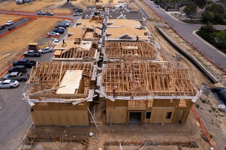 米カリフォルニア州エンシニータスの住宅建設現場（2023年5月16日撮影）。REUTERS/Mike Blake