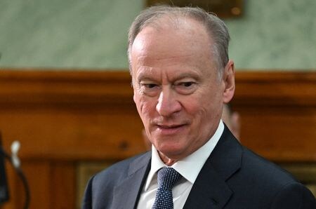 　９月２日　ロシアのパトルシェフ大統領補佐官（写真）は、日本がロシアと中国に対する軍事化政策の追求をやめることを望むと述べ、北大西洋条約機構（ＮＡＴＯ）が日本の艦隊を戦闘に用いる可能性があると警戒感を示した。写真は２０２３年３月、モスクワで代表撮影（２０２５年　ロイター）
