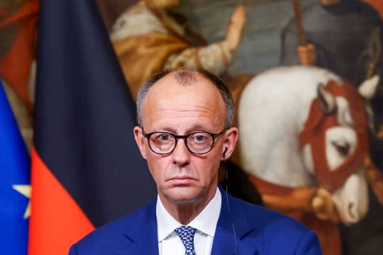 メルツ独首相は５月１９日、欧州の首脳は制裁を通じてロシアへの圧力を強化することで合意したと明らかにした。１７日、ローマのキージ宮殿で撮影（２０２５年　ロイター/Remo Casilli）